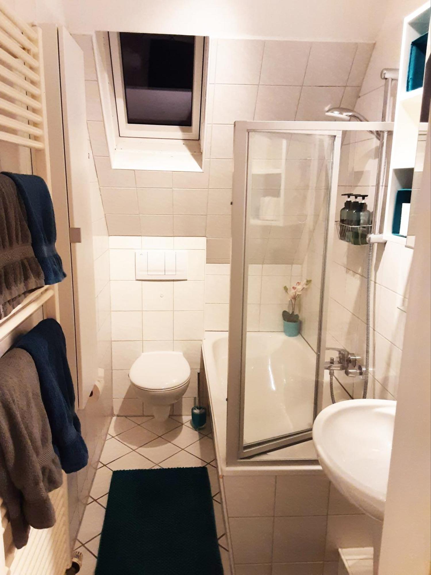 Zentrale Ruhige 3-Zimmer-Wohnung Касел Екстериор снимка